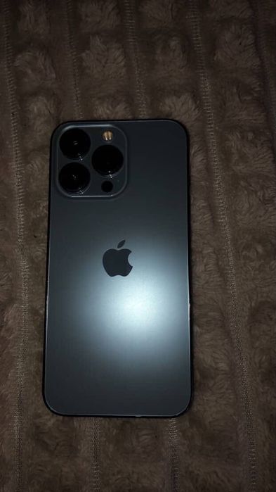 Айфон 13 про в хорошому стані