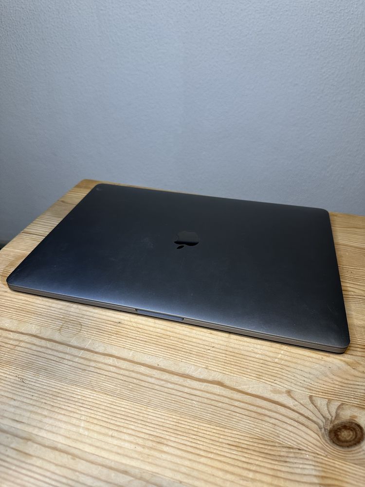 Macbook Pro 15" 2018 i7 | 16GB | 256GB imaculado