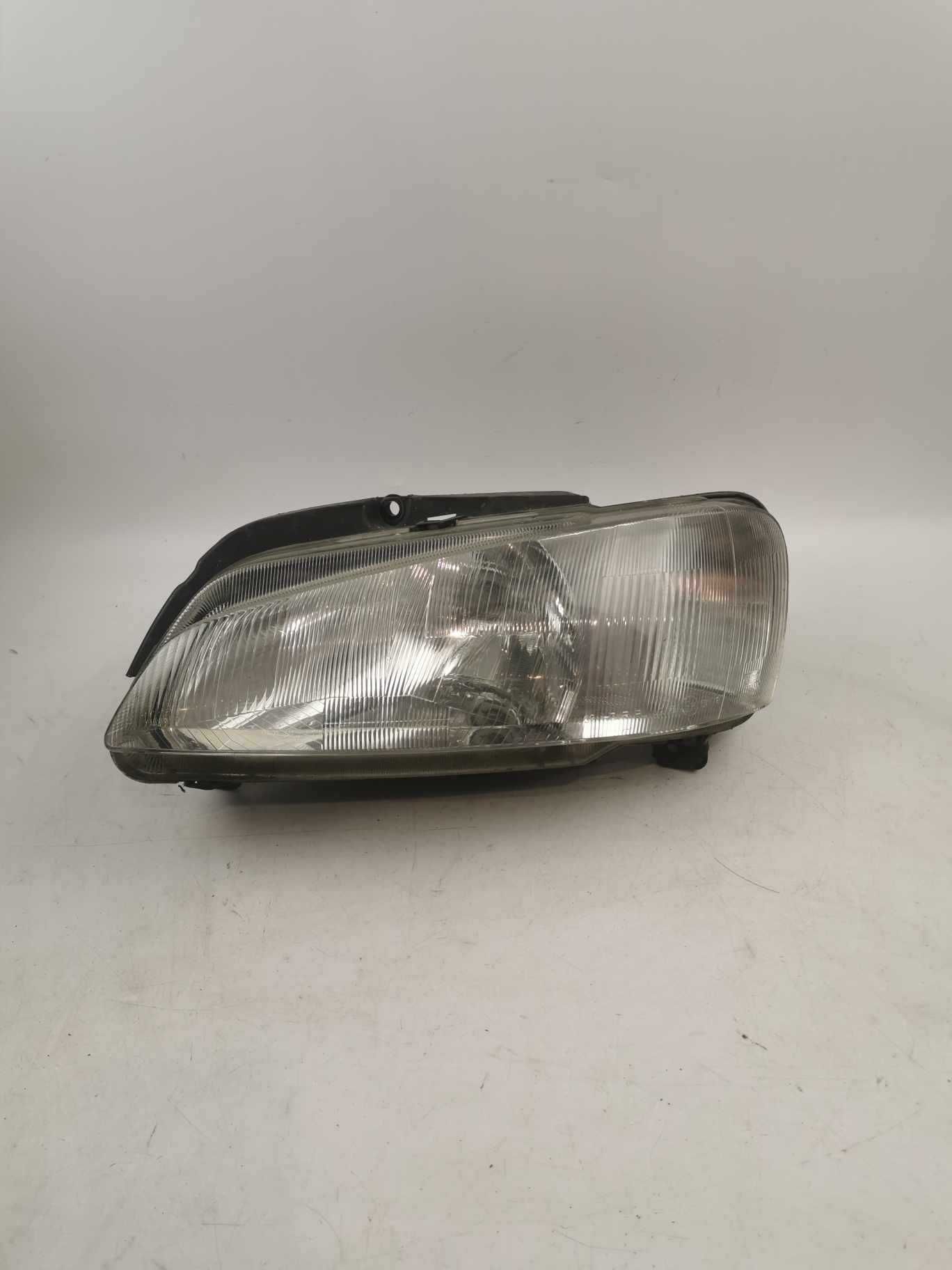 Lampa lewa przód Reflektor lewy Peugeot 106 lift valeo