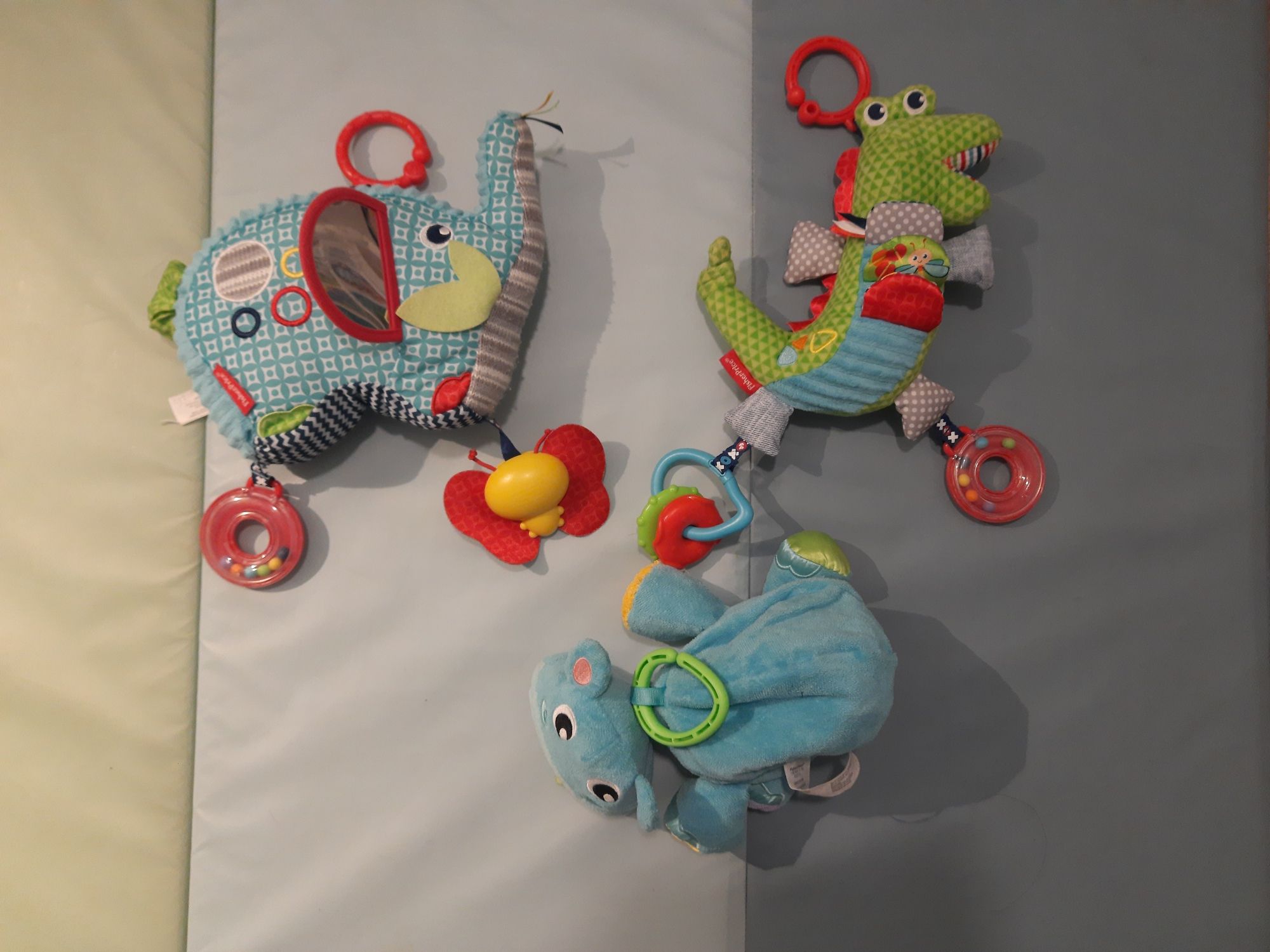 Fisher Price: Zestaw zabawek sensorycznych dla niemowląt, zawieszki do