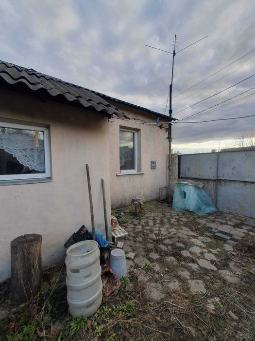 Продам 1/3 част. будинку,свій двір,зручн. метро Хол гора.вул.Лиса,57