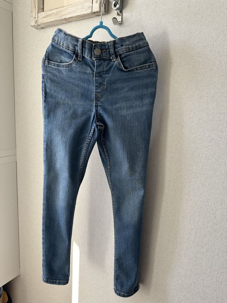 4 pary jeansów dla chłopca r. 128. H&M i Zara. Jeansy. Spodnie