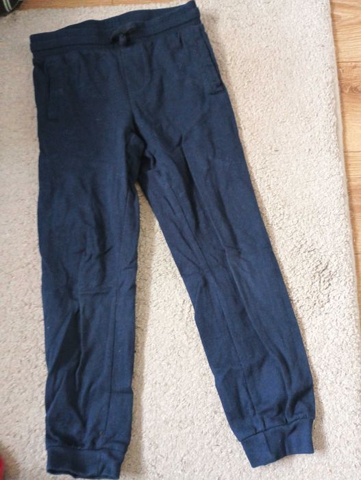 Spodnie dresowe r. 122 dla chłopca