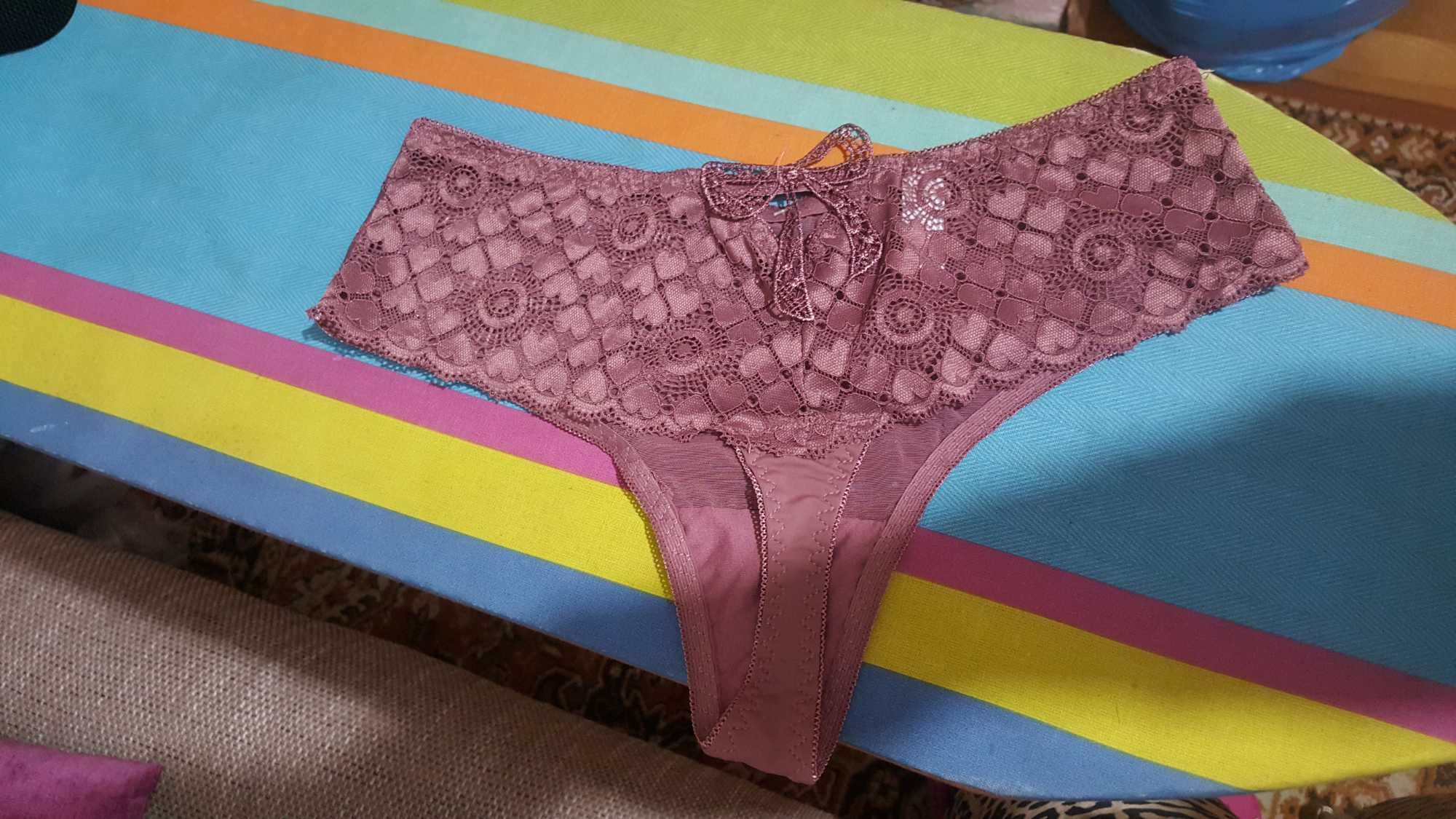 Eleganckie stringi bordo