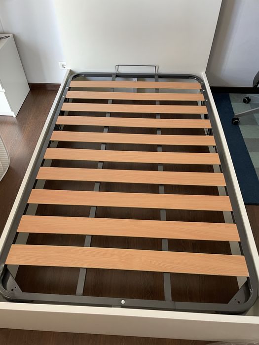 Cama + colchão + estante