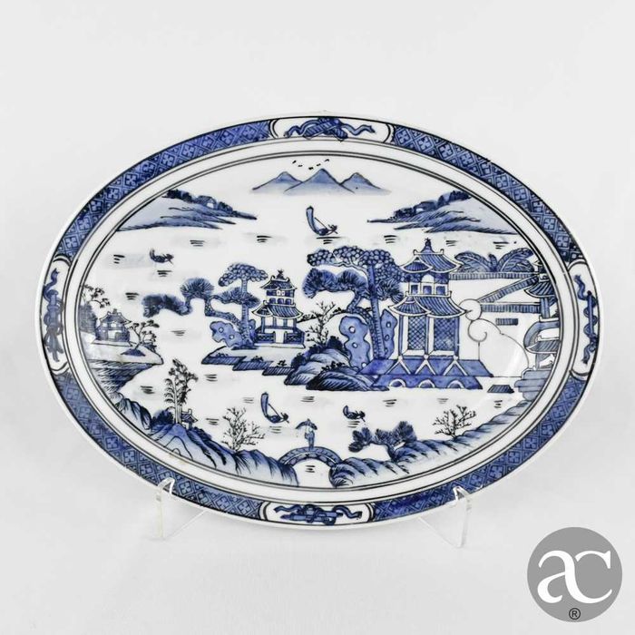 Travessa porcelana da China, Cantão com pagodes e paisagem, Circa 1970