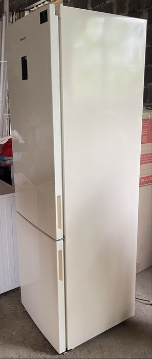 Холодильник Samsung