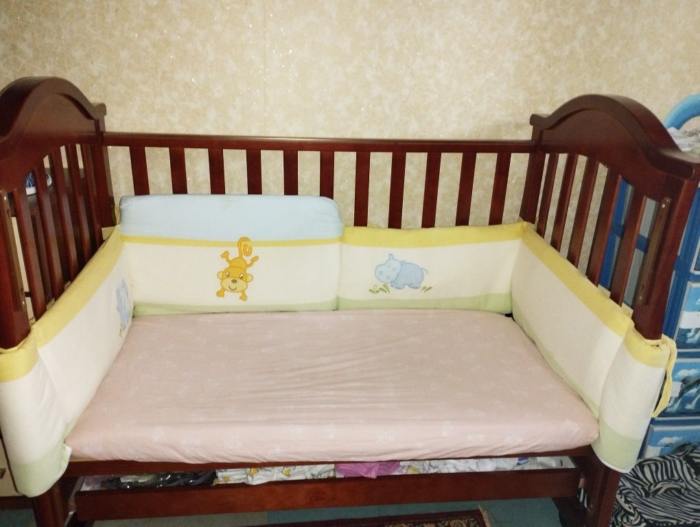 Кроватка детская,кровать с ламелями