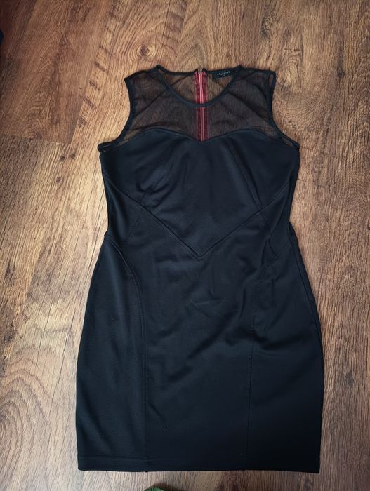 Sukienka czarna z różowym zamkiem