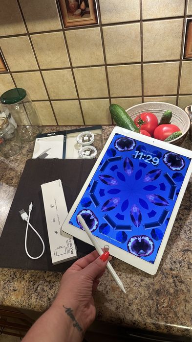Tablet iPad Apple PRO 12.9” —-128gb —- Touch ID - PROCREATE