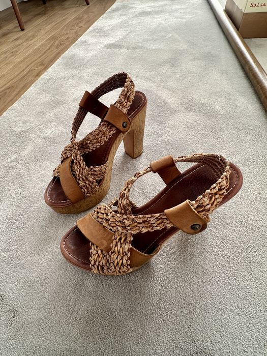 Sandálias camel, tamanho 37