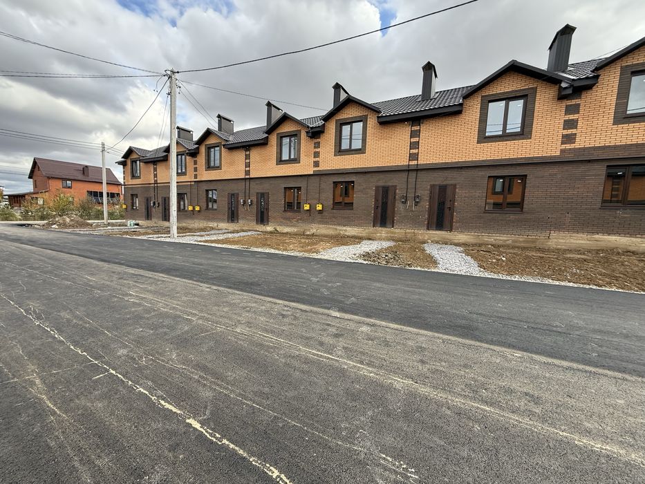 Продам таунхаус поруч зупинка траспорта перемичка