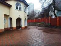 Будинок в серці Києва з басейном 6 спалень камін сауна 14 соток $680т.