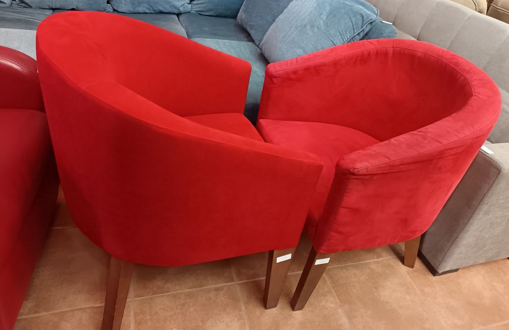 Cadeirões vermelhos