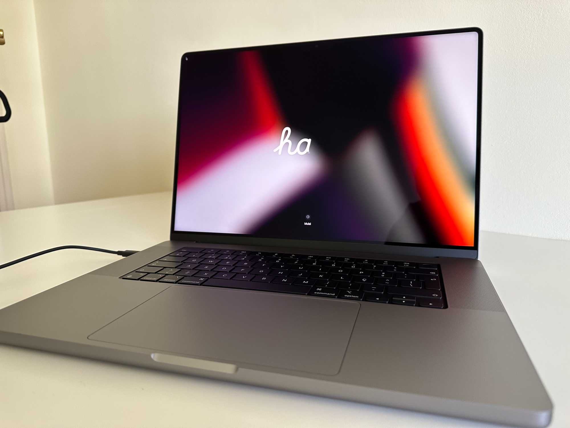 Macbook Pro 16" - M1 Max (GPU 32C)