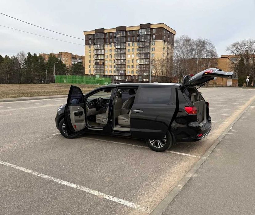 Kia Carnival 2.2 CRDi  2020 рік 8 місць