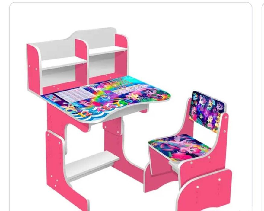 Школьная парта. письменный стол