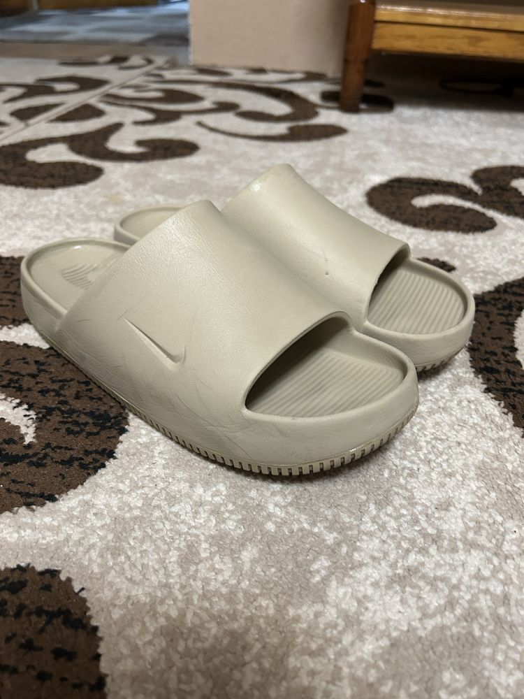 Слайде Nike Calm Slide