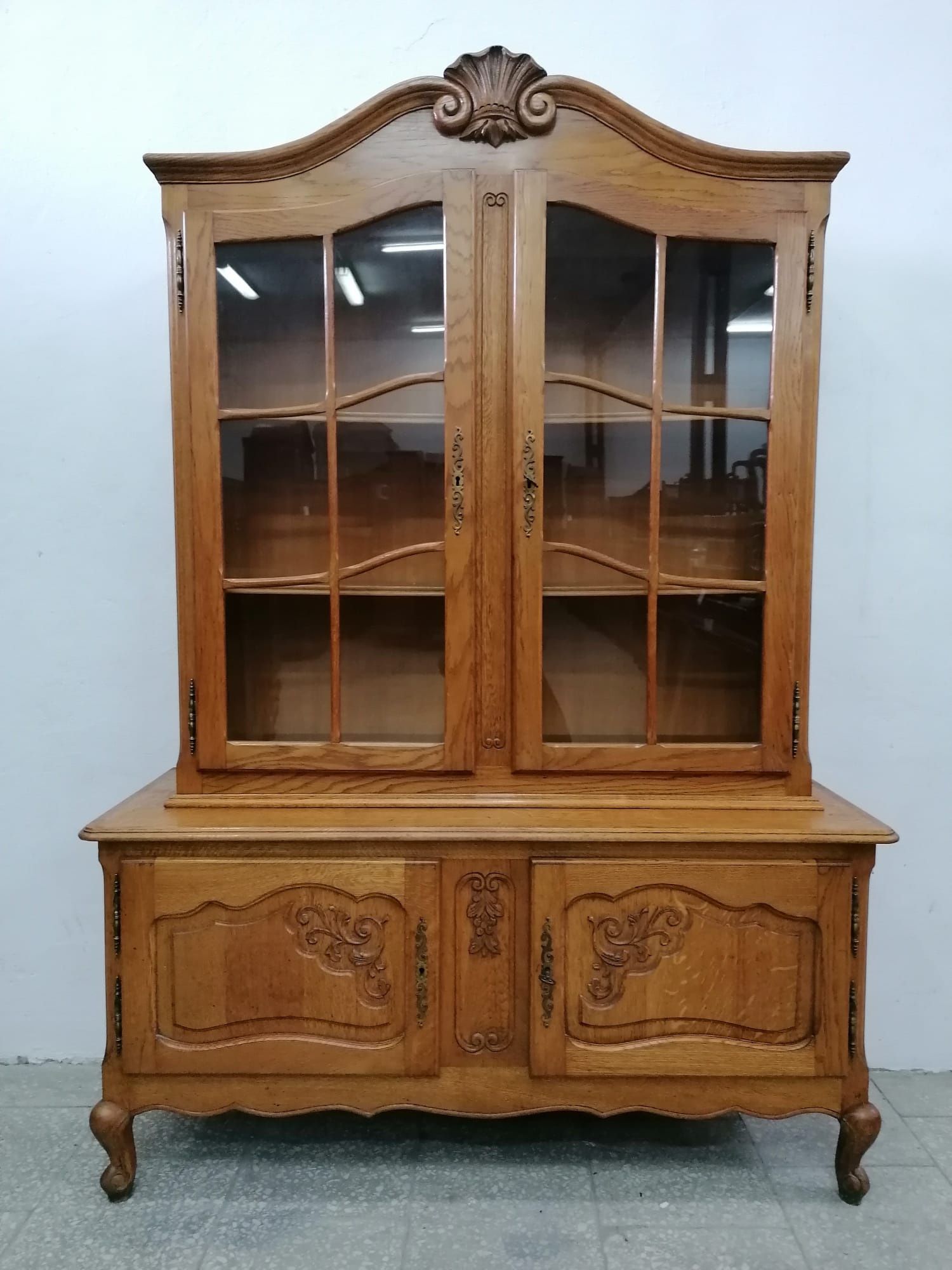 Ładna francuska witryna Ludwikowska Biblioteczka /