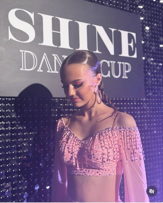 Яскрава сукня для латини