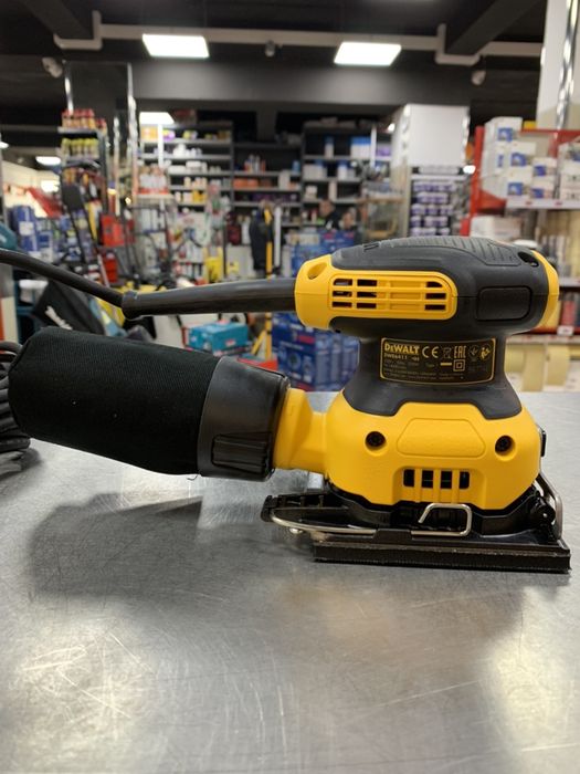 Lixadora Vibratória Dewalt DWE6411