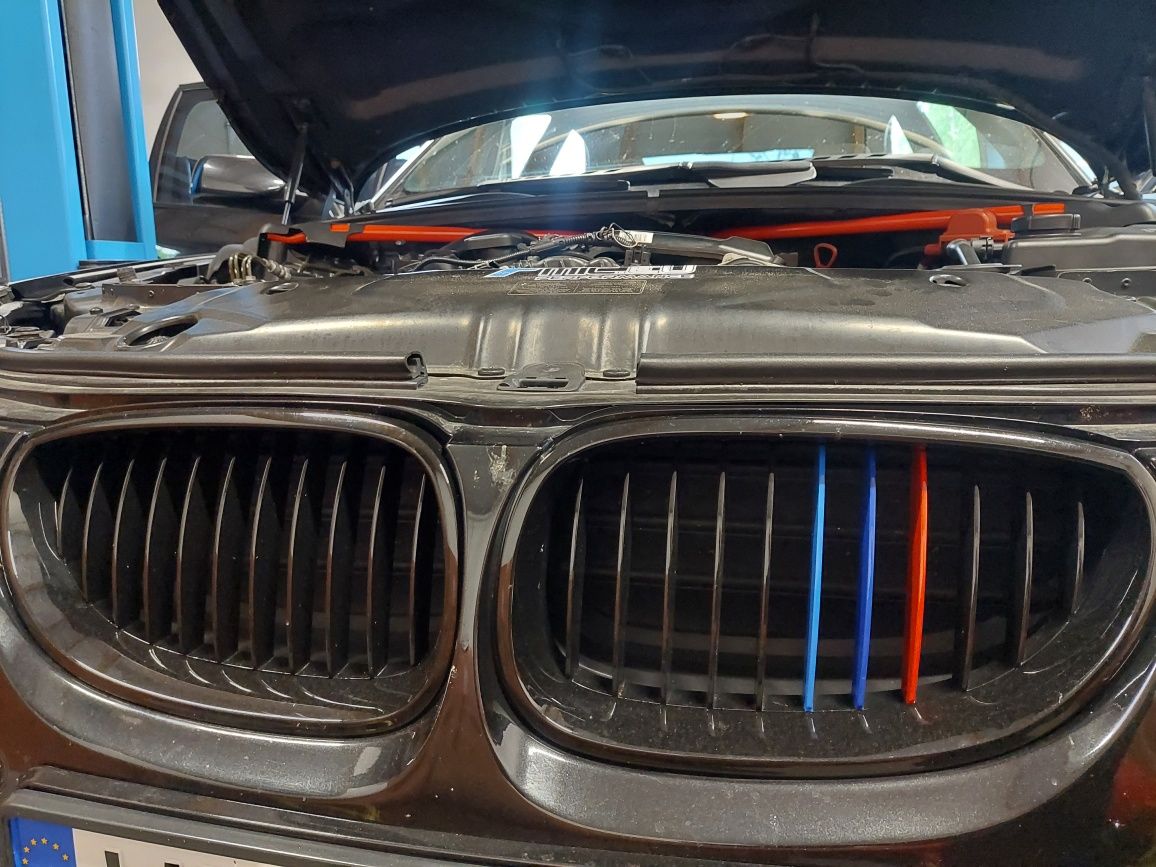 Grill Nerki M kolor BMW E60 E61 Czarne