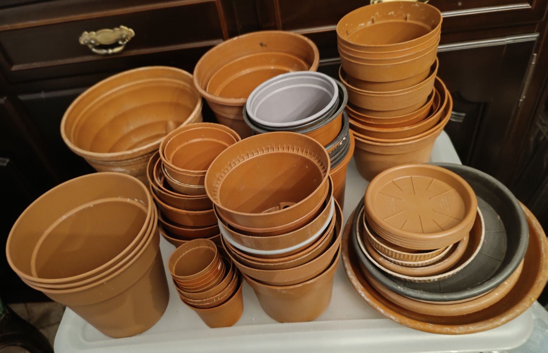 Dezenas de vasos usados+ alguns pratos