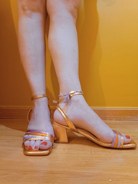 Sandálias coloridas todas em pele tamanho 37 como NOVA