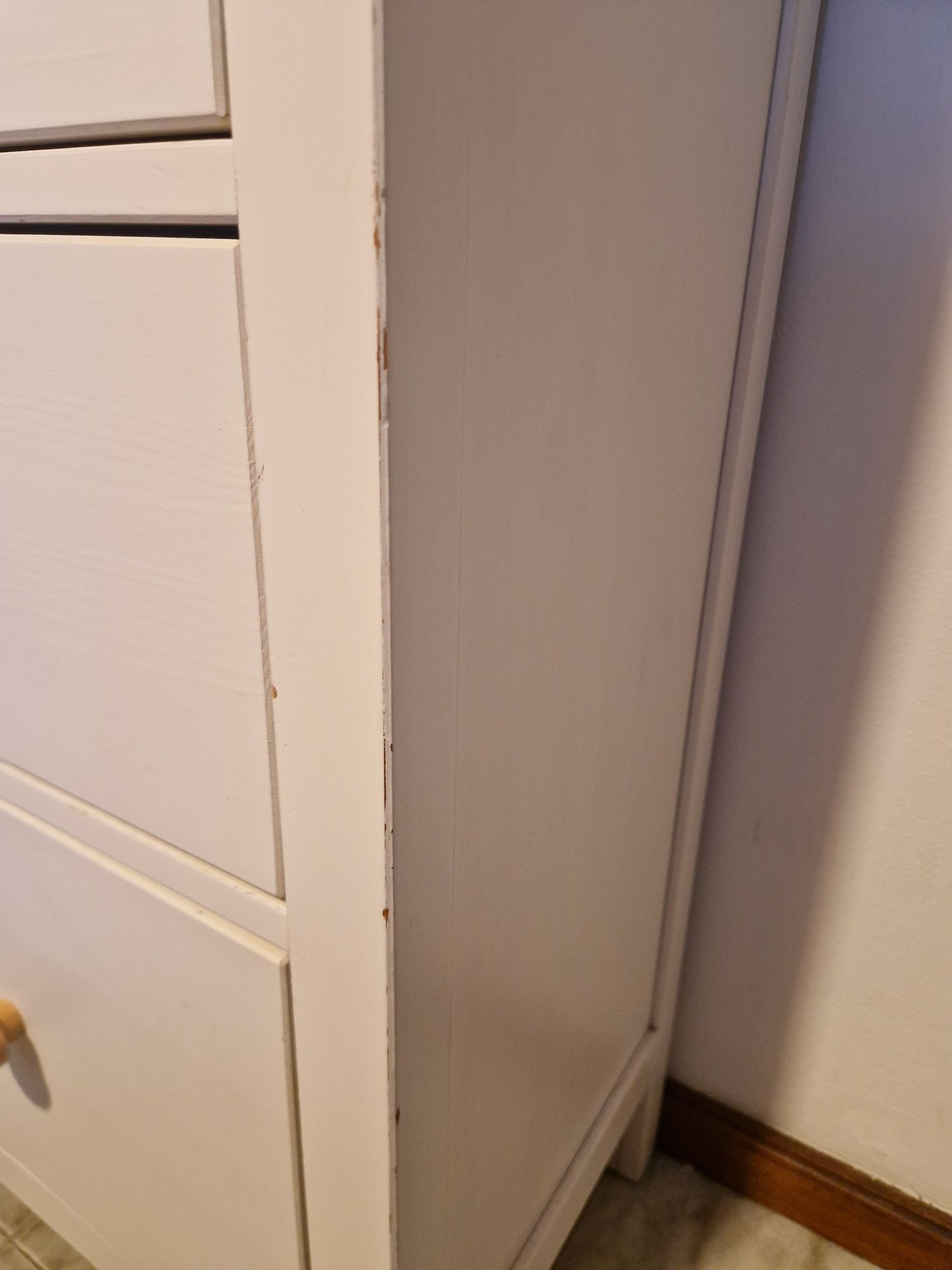 Vitrina com 3 gavetas com velatura branca, gama Hemnes IKEA