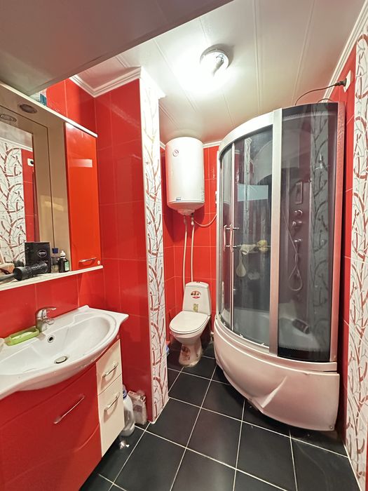 Продам дві кімнати в гуртожитку, Типографія