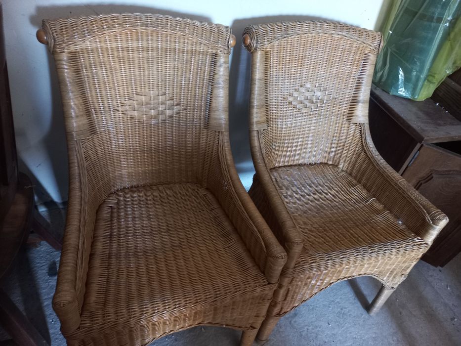 Krzesła wiklinowe używane