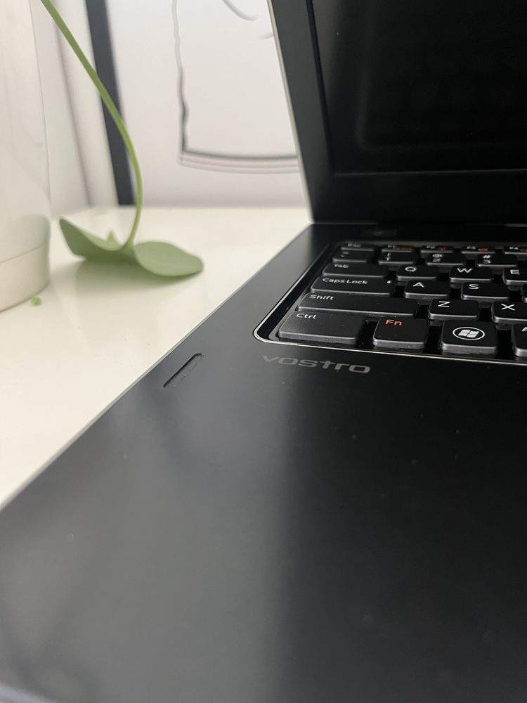 Laptop Dell Vostro 3750, Ekran 17 cali, Core i7, 16gb ram, 512 GB SSD