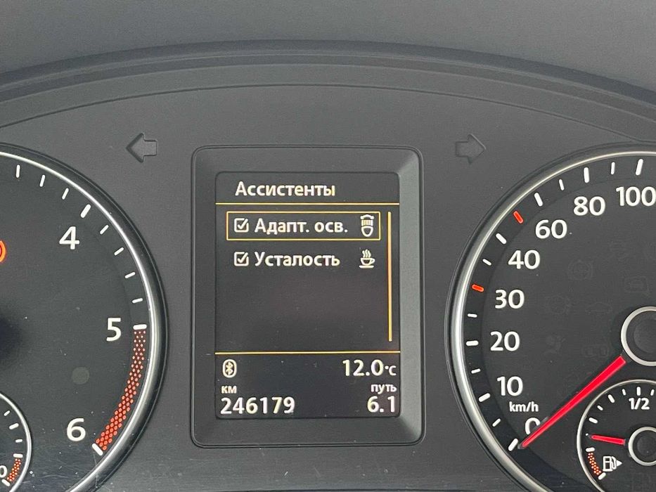 Volkswagen Touran 2015 2,0 TDI в идеале HighLine.