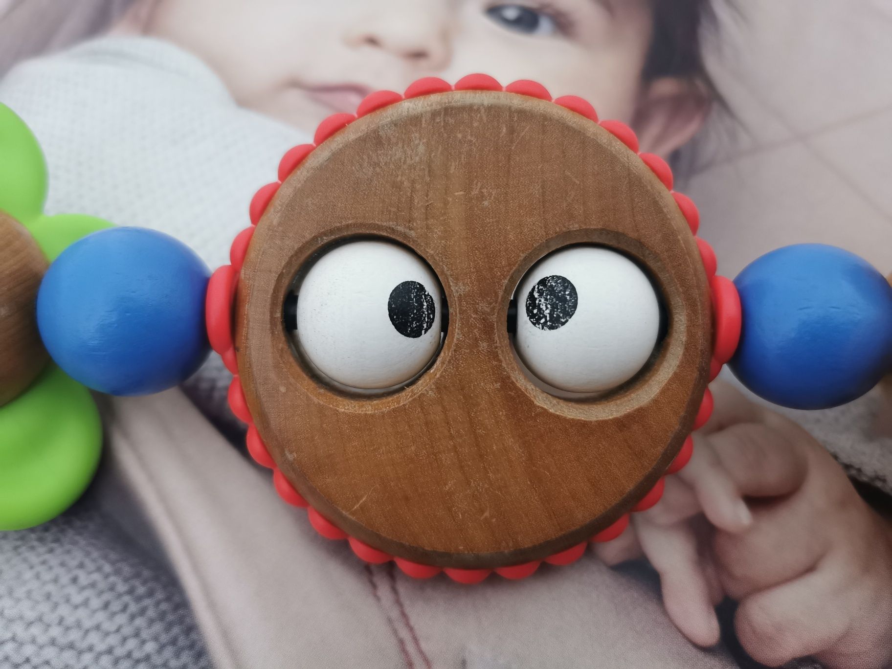 BabyBjorn Googly Eyes szalone oczy pałąk zabawka do bujaczek lezaczek