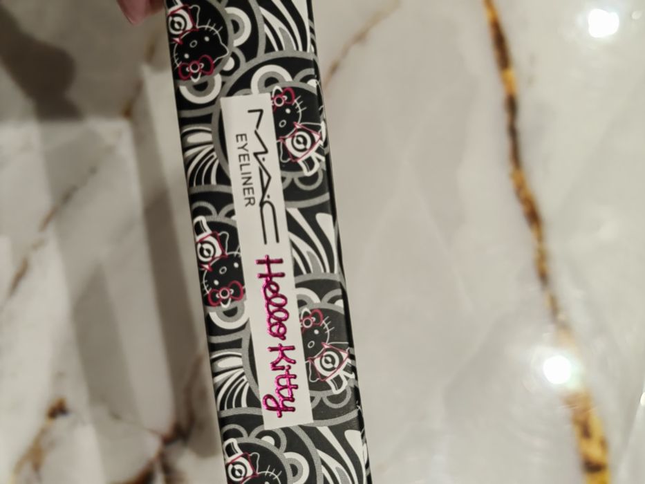MAC  eyeliner czarny