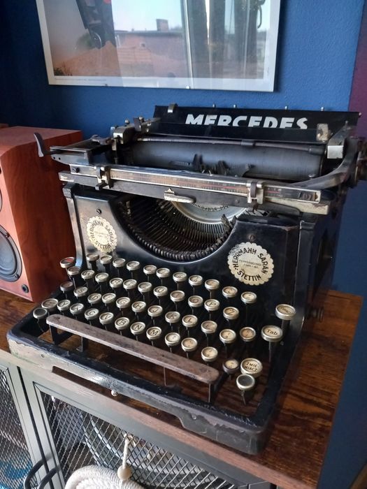 Zabytkowa maszyna do pisania Mercedes