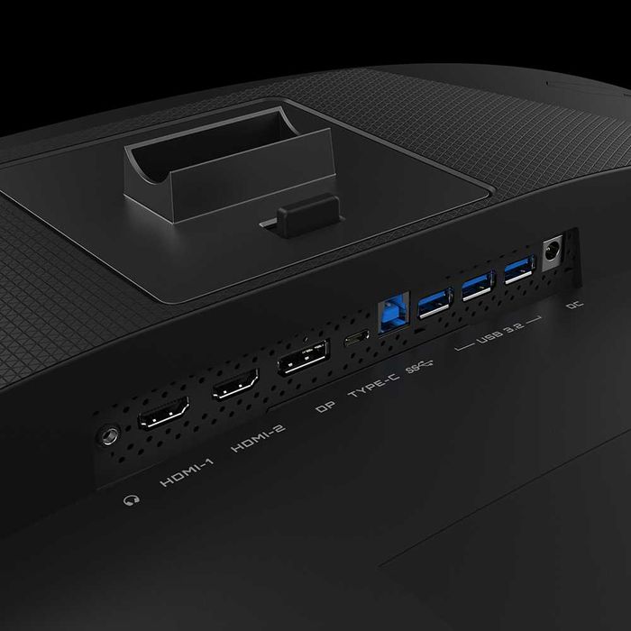 3 Monitores 4k Curvos Gigabyte M32UC para simracing