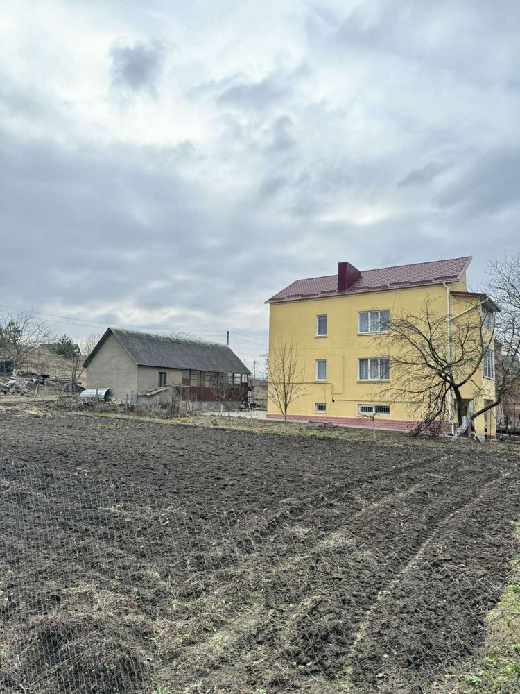 Будинок для великоі родини Червони Гори