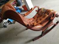 Cadeiras de madeira muito antigas