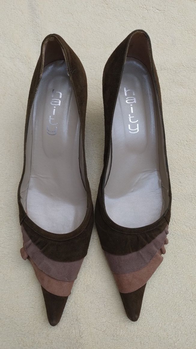 Sapatos de salto alto