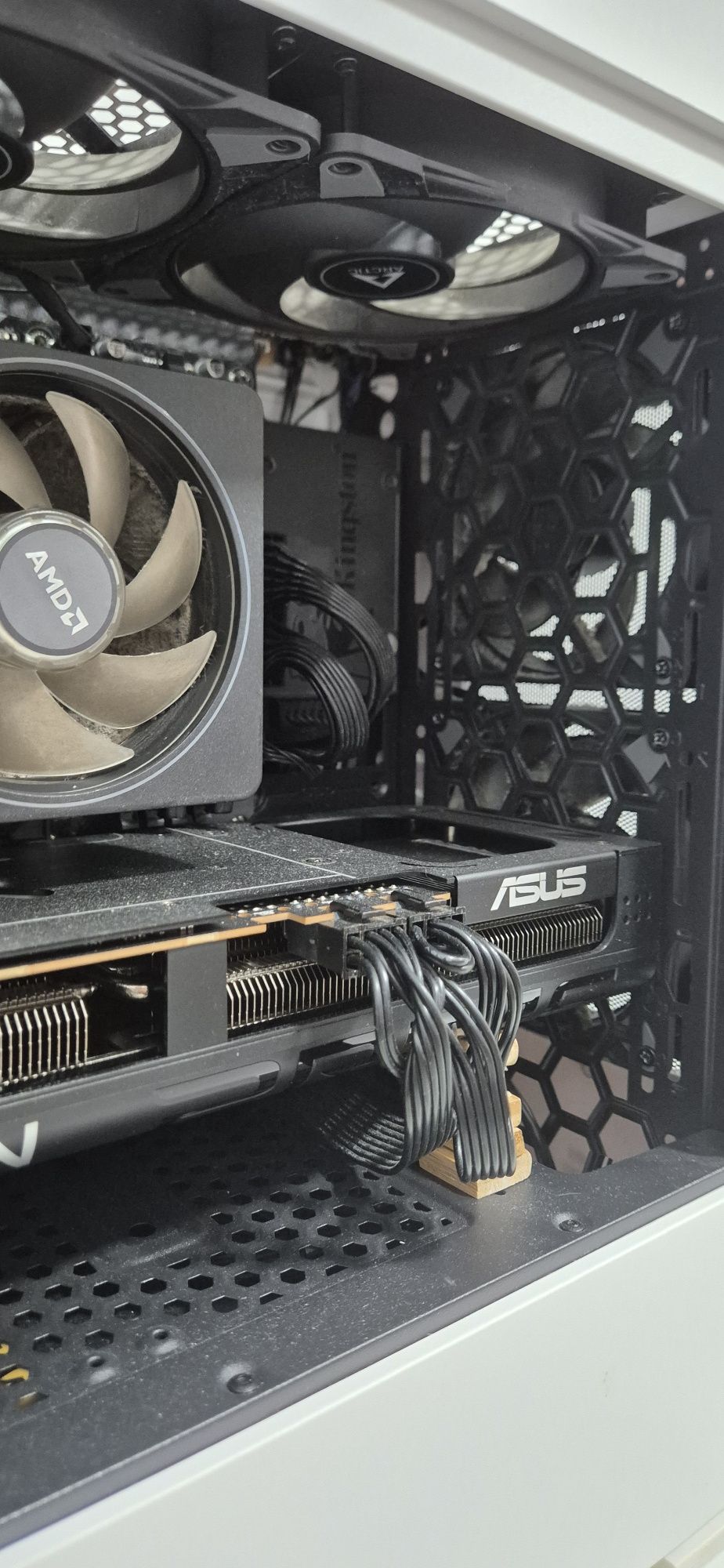 Torre Gamer (9070 + 7800X3D)