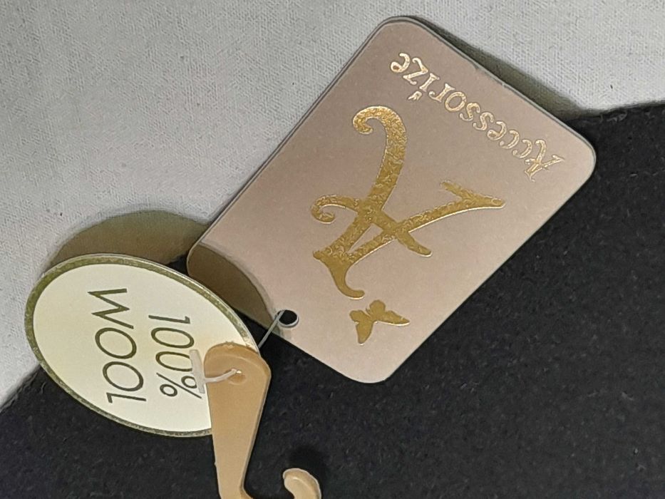 шапки , шарф EURO 2008 ,капелюх Accessorize -M\L