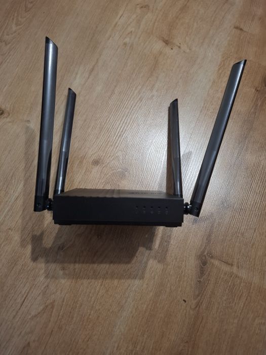 Router TP-Link Archer C64 + akcesoria (kablowanie, splitter)