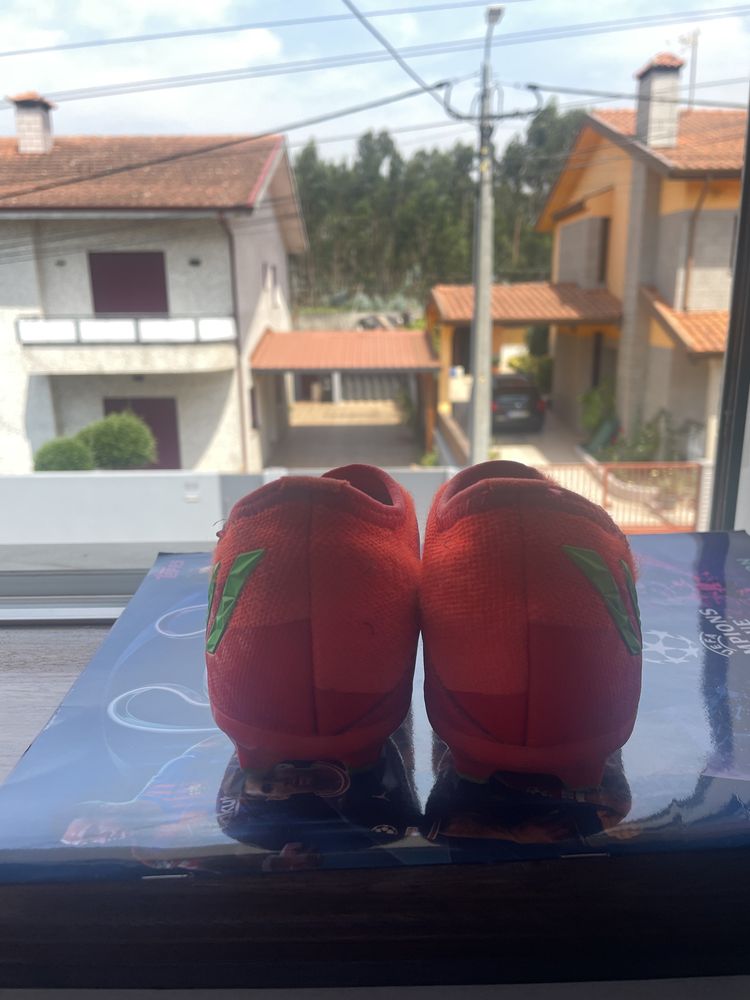 Chuteiras adidas tamanho 33