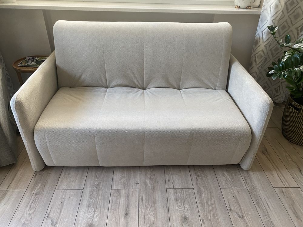 Sofa rozkładana z funkcja codziennego spania.