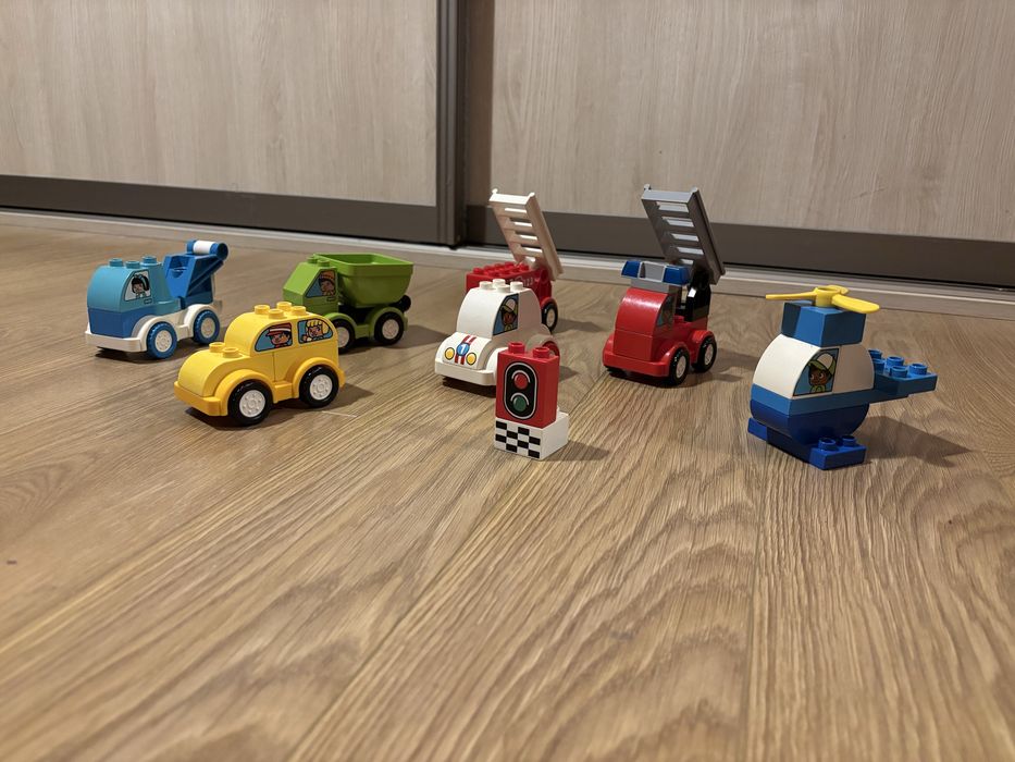 Lego Duplo zestaw 7 różnych pojazdów