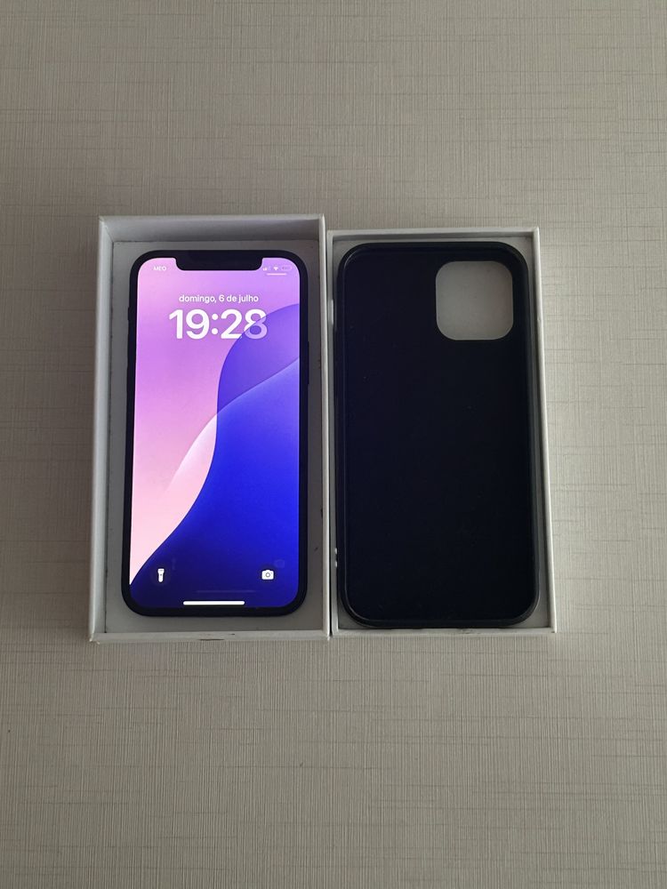 iPhone 12.