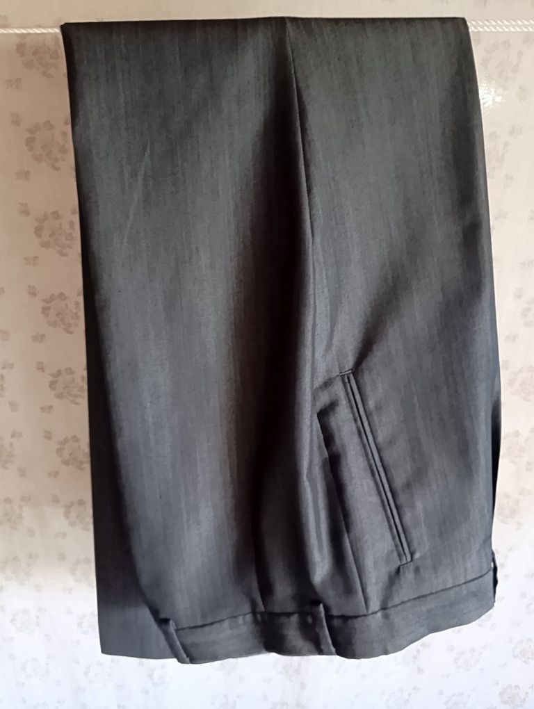 Fato completo de marca e cacasos L e XL
