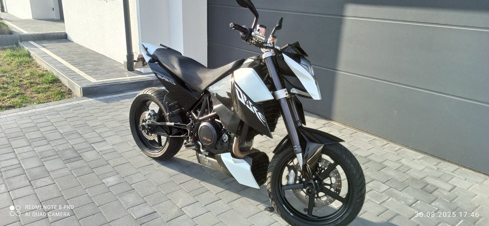 KTM Duke 690, bardzo ładny stan 32tyś. Nowy olej i uszczelniacze lag!!