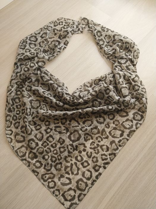 Chustka z motywem panterki